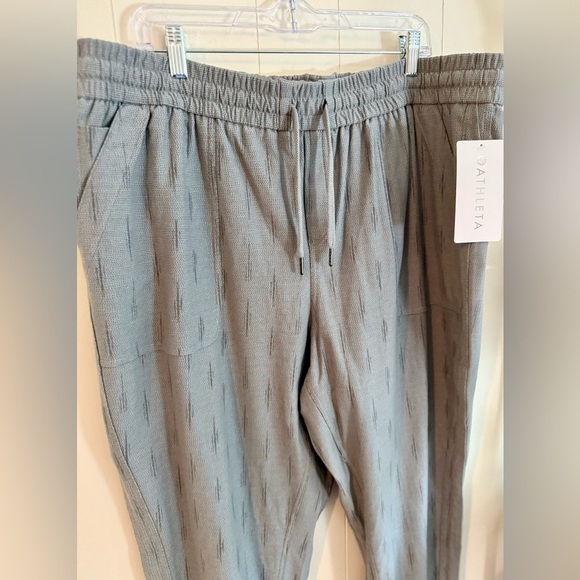 ATHLETA NWT Gray Farallon Printer Joggers, Size 22 - Picture 2 of 8